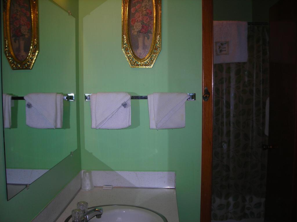 Deer Trail Motel Wisconsin Dells Room photo