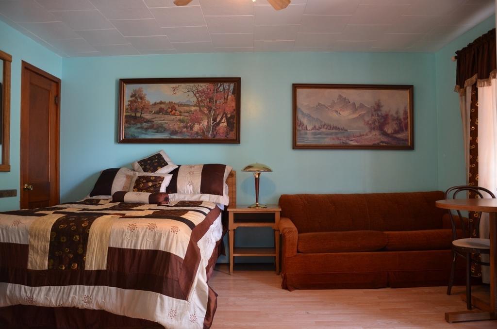 Deer Trail Motel Wisconsin Dells Room photo