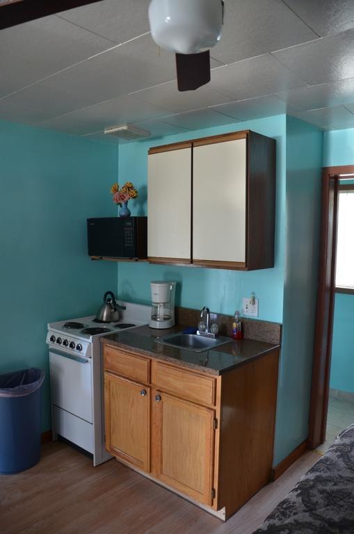 Deer Trail Motel Wisconsin Dells Room photo